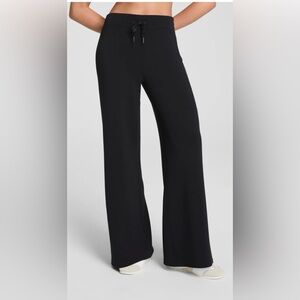SPANX Black AirEssentials®
Wide Leg Pant *Flaw